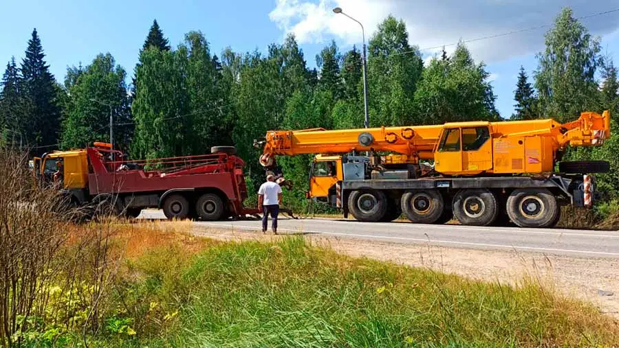 Эвакуация автокрана в Рузе